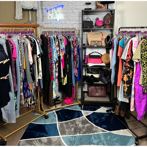 🚨$3 STARTS FOLLOW LIVE SHOWS🚨 - Picture 3 of 8